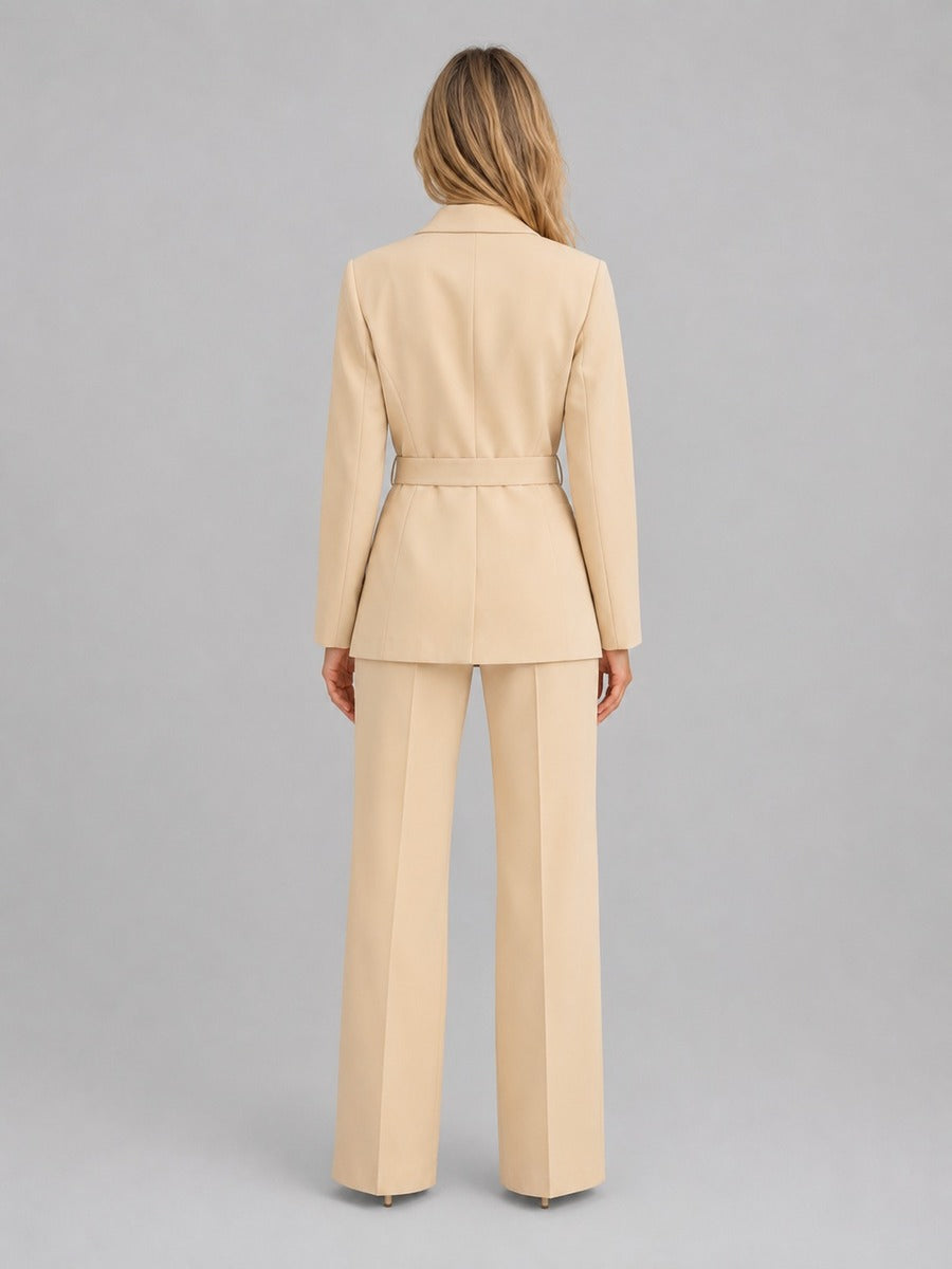 Genziana | Conjunto de Dos Piezas con Blazer de Cuello Chal y Cinturón en la Cintura
