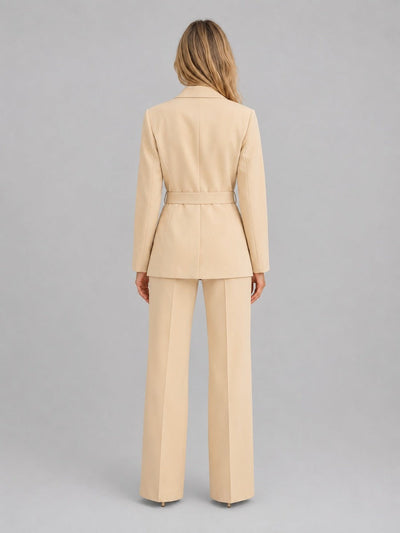 Genziana | Conjunto de Dos Piezas con Blazer de Cuello Chal y Cinturón en la Cintura